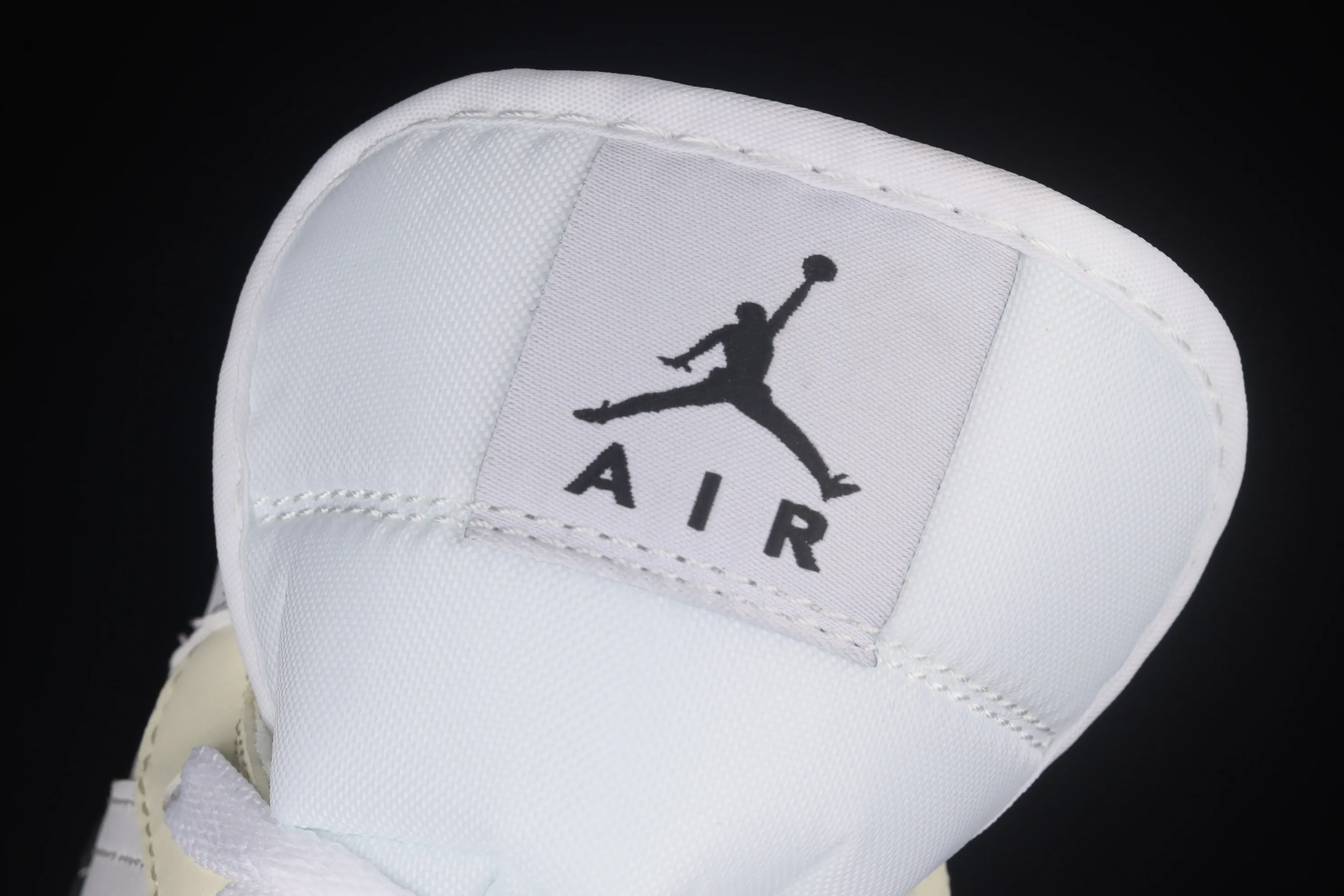 All categories Air Jordan Jordan series basketball shoes Air Jordan 1 Mid Air Jordan 1 Mid AJ1 Joe 1 white apricot milk coconut cream China basketball shoes BQ6472-121